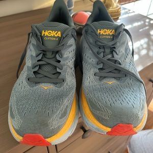 HOKA MENS  Clifton 8 - size 11 - like new